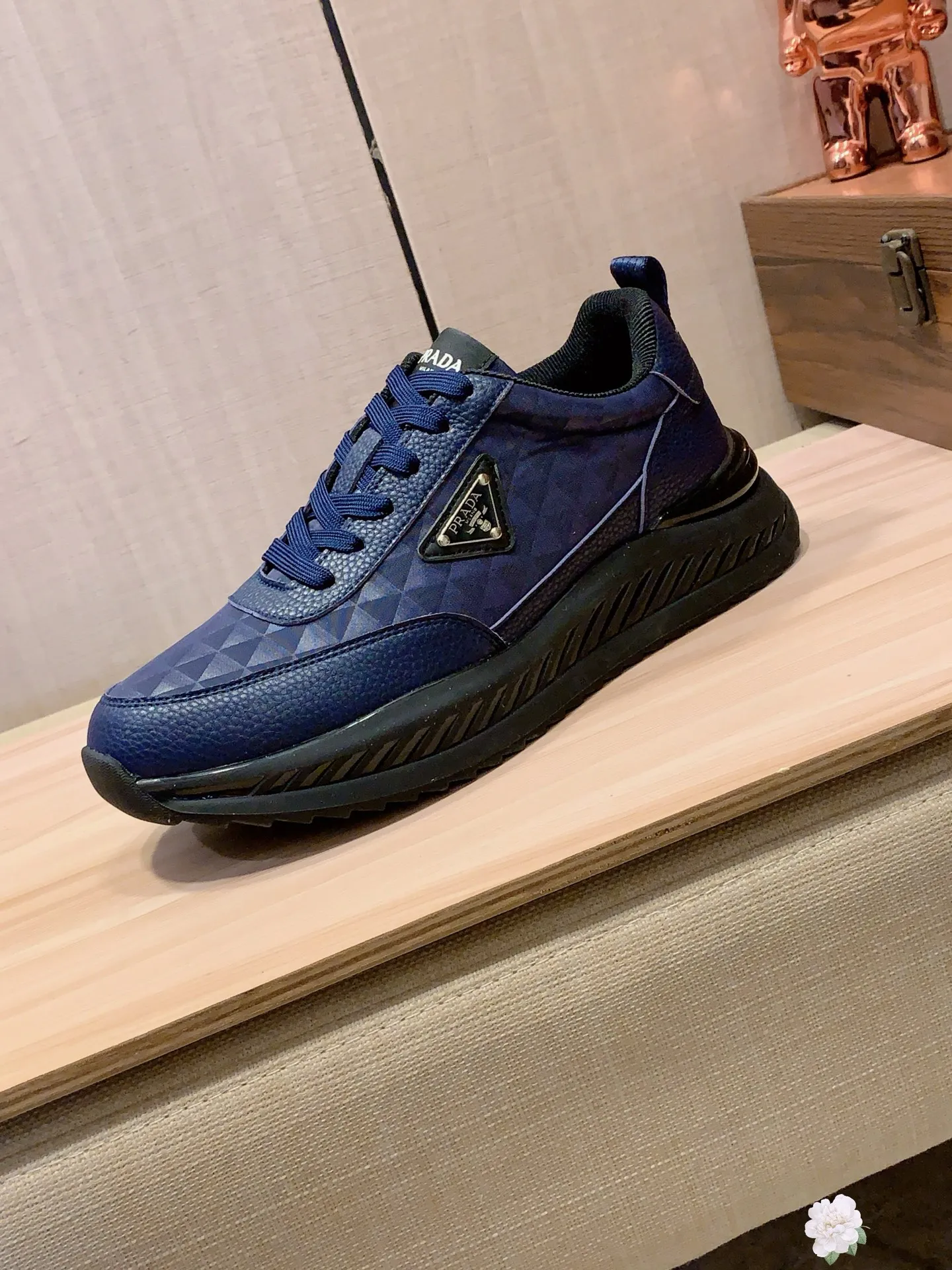Men's men's shoes💰460💰💰🎩🎩[Lightning][Lightning] "PRADA*" The latest and most popular casual shoes, top brand [seduce] luxury ~ purchasing agency, top ~ quality. [Strong] The upper is made of imported breathable cowhide with material ➕ breathable sheepskin feet (•) and fine workmanship. The original stylish and stylish soft rubber wear-resistant and non-slip outsole is light and comfortable on the feet. The real thing looks better in real photos. 413: code: 38-44, 3️⃣ colors selected